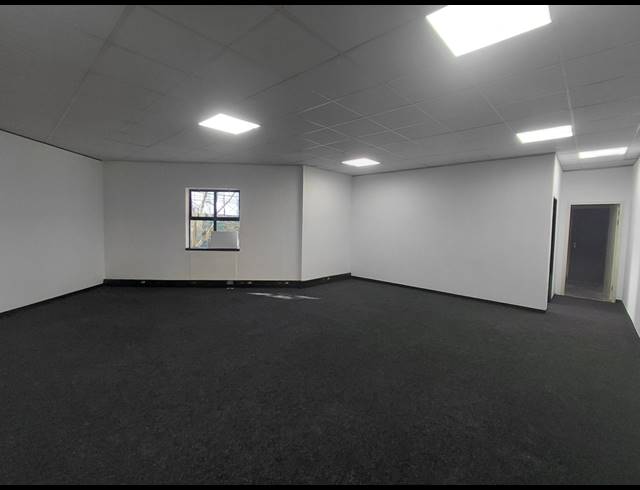 291M² OFFICE TO LET IN EPSOM DOWNS